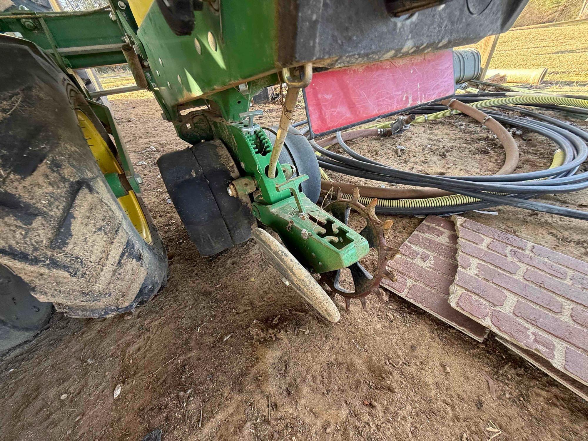 John Deere 1700 Planter