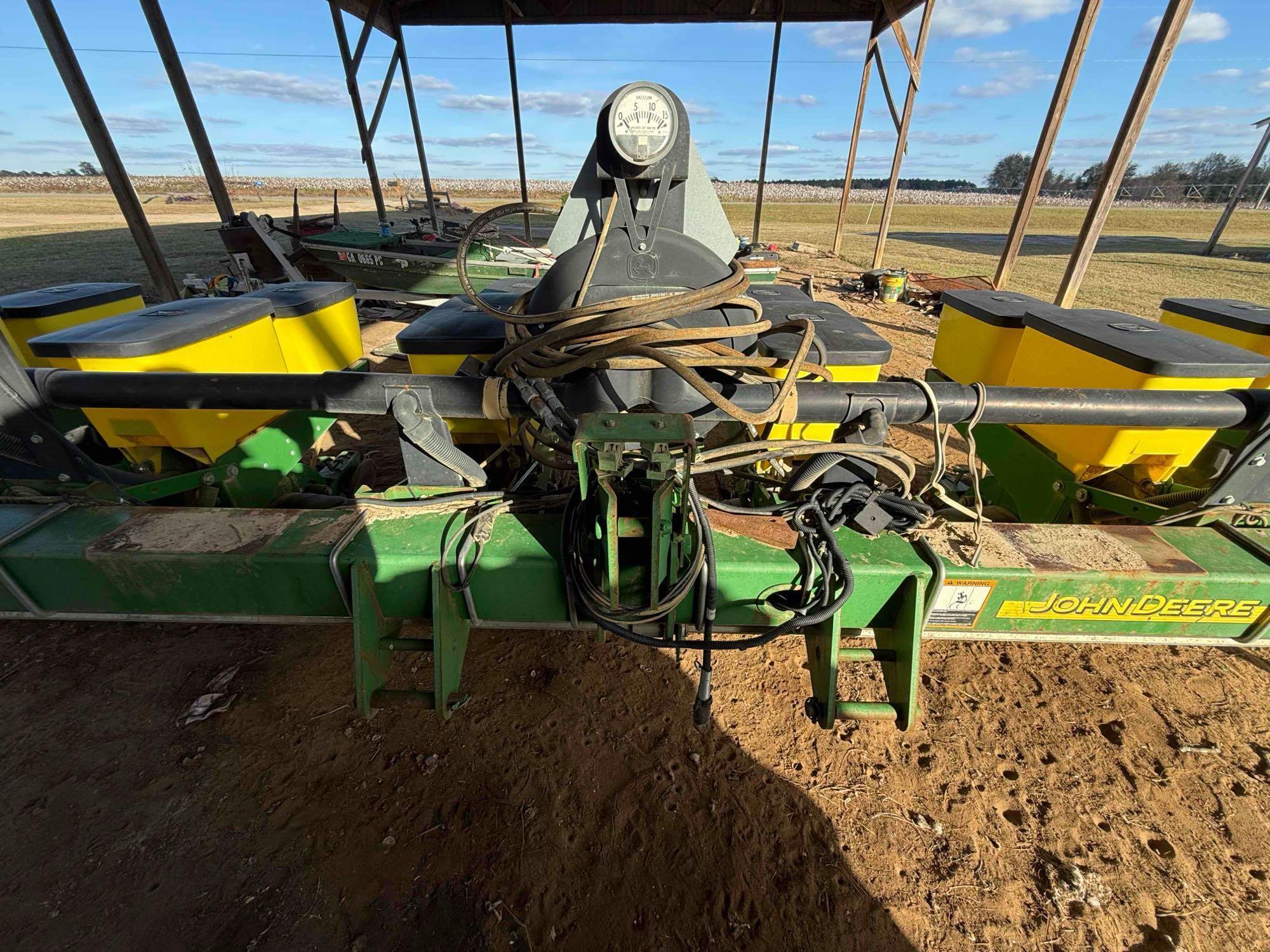 John Deere 1700 Planter