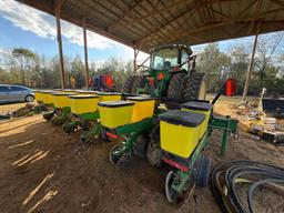 John Deere 1700 Planter