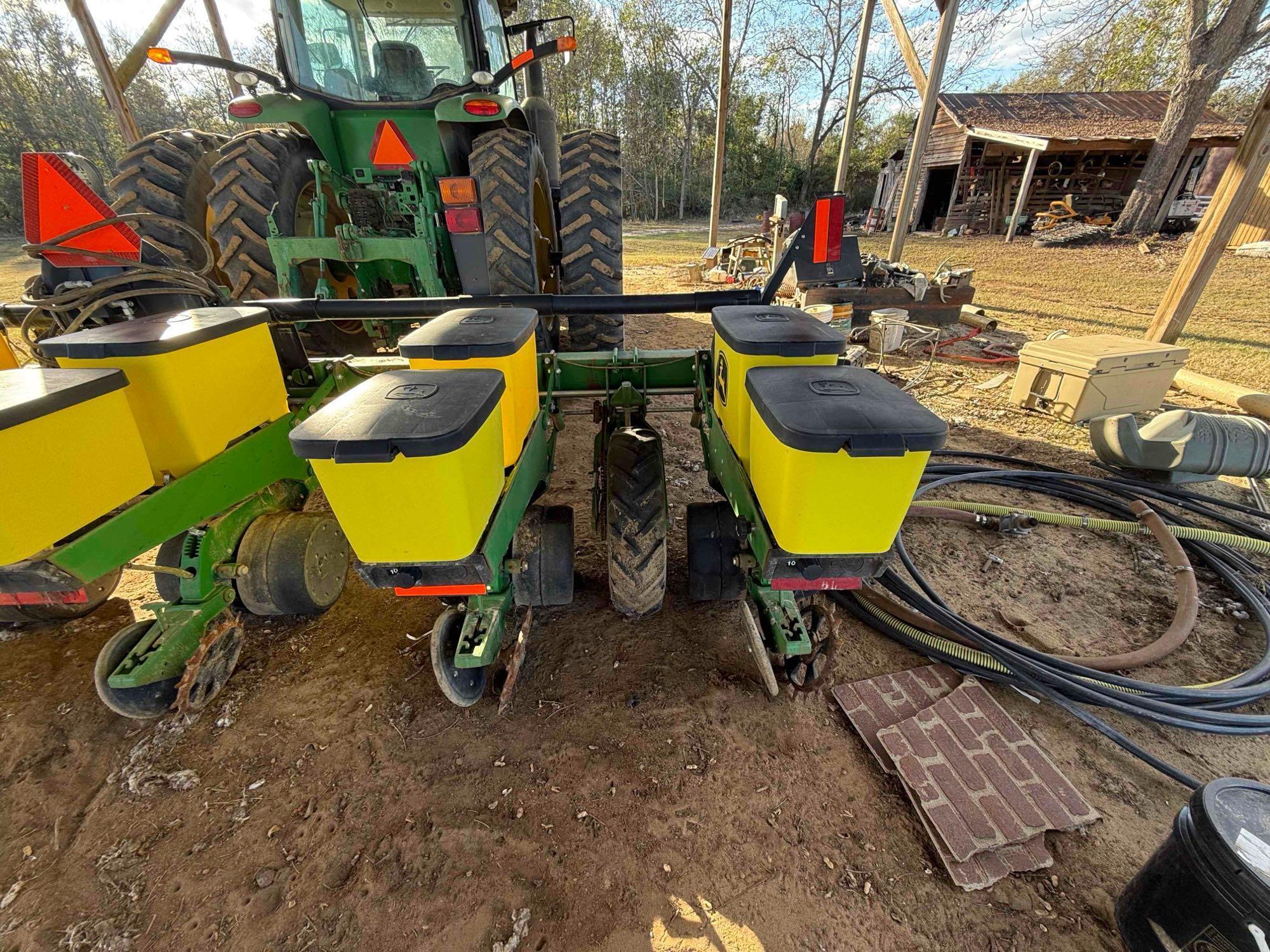 John Deere 1700 Planter