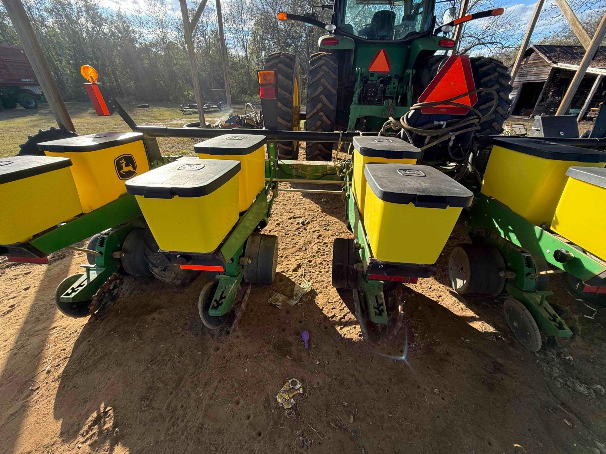 John Deere 1700 Planter