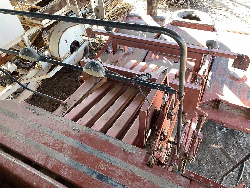 Hesston 4910 Baler