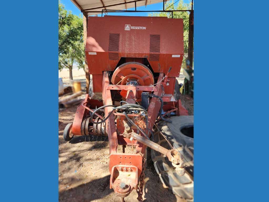 Hesston 4910 Baler