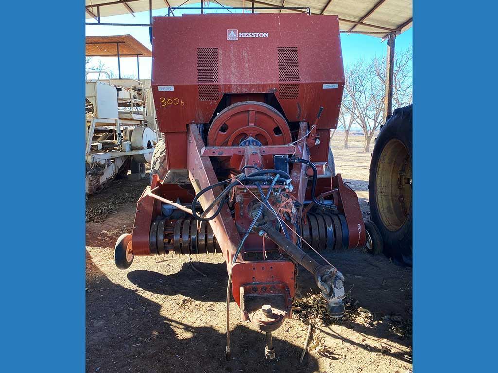 Hesston 4910 Baler