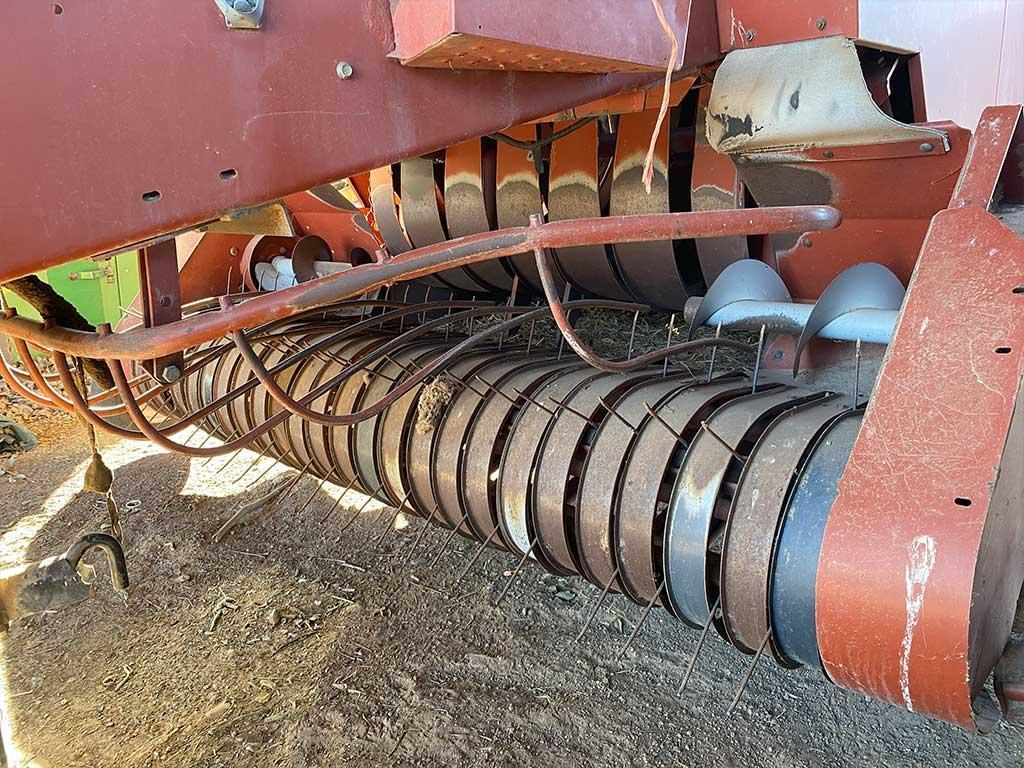 Hesston 4910 Baler