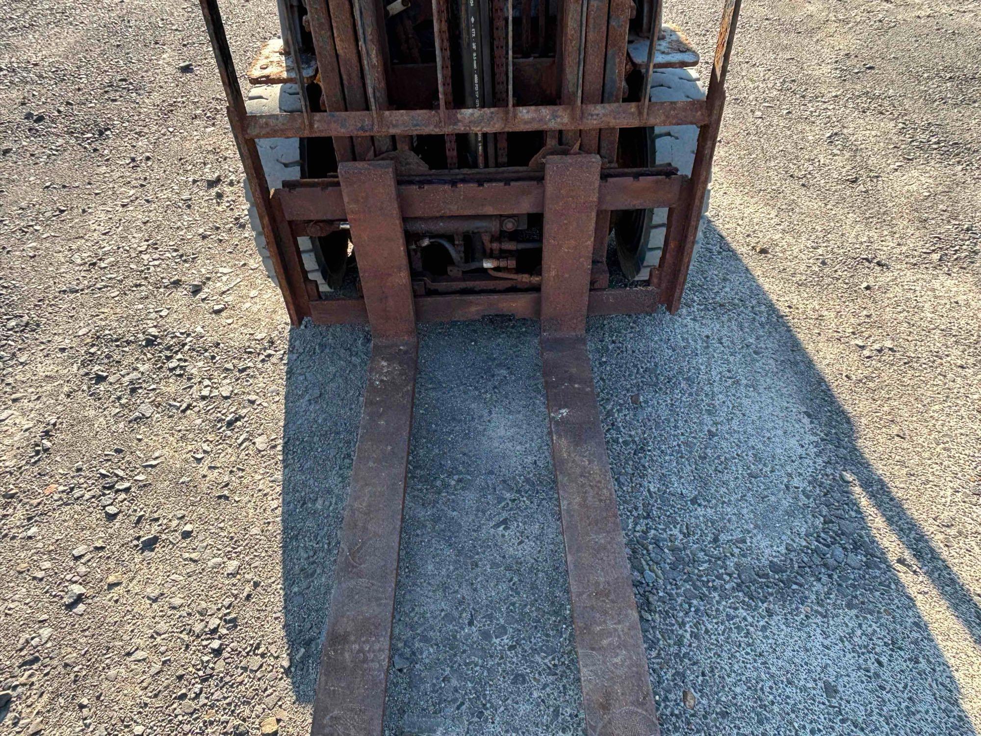 Toyota Three Stage Forklift with side shift