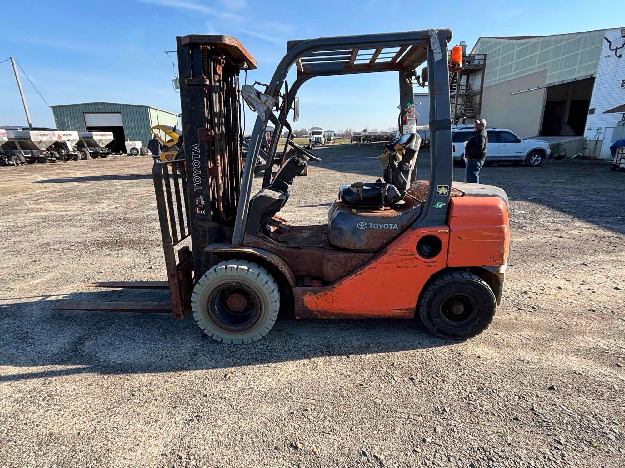 Toyota Three Stage Forklift with side shift