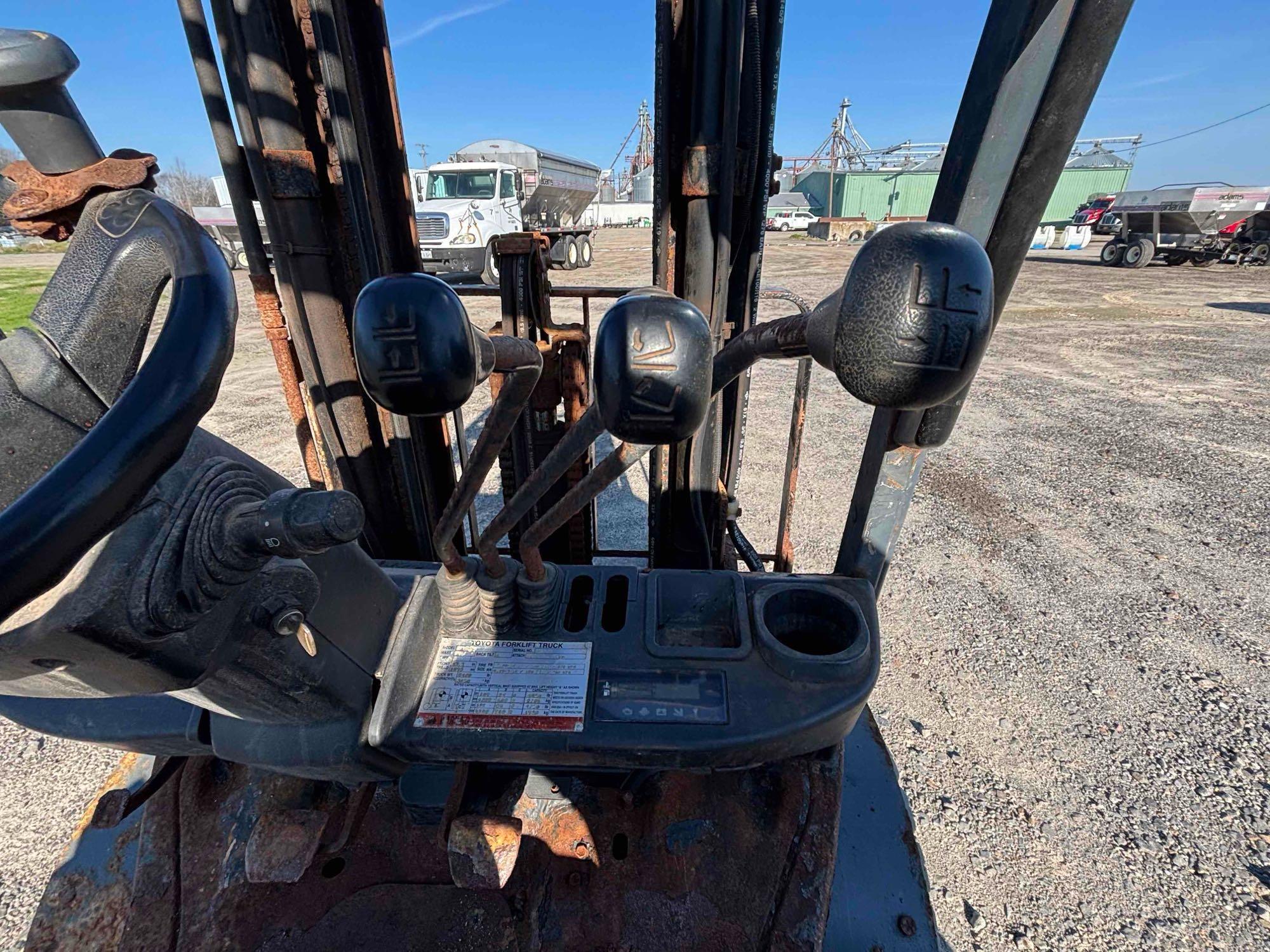 Toyota Three Stage Forklift with side shift