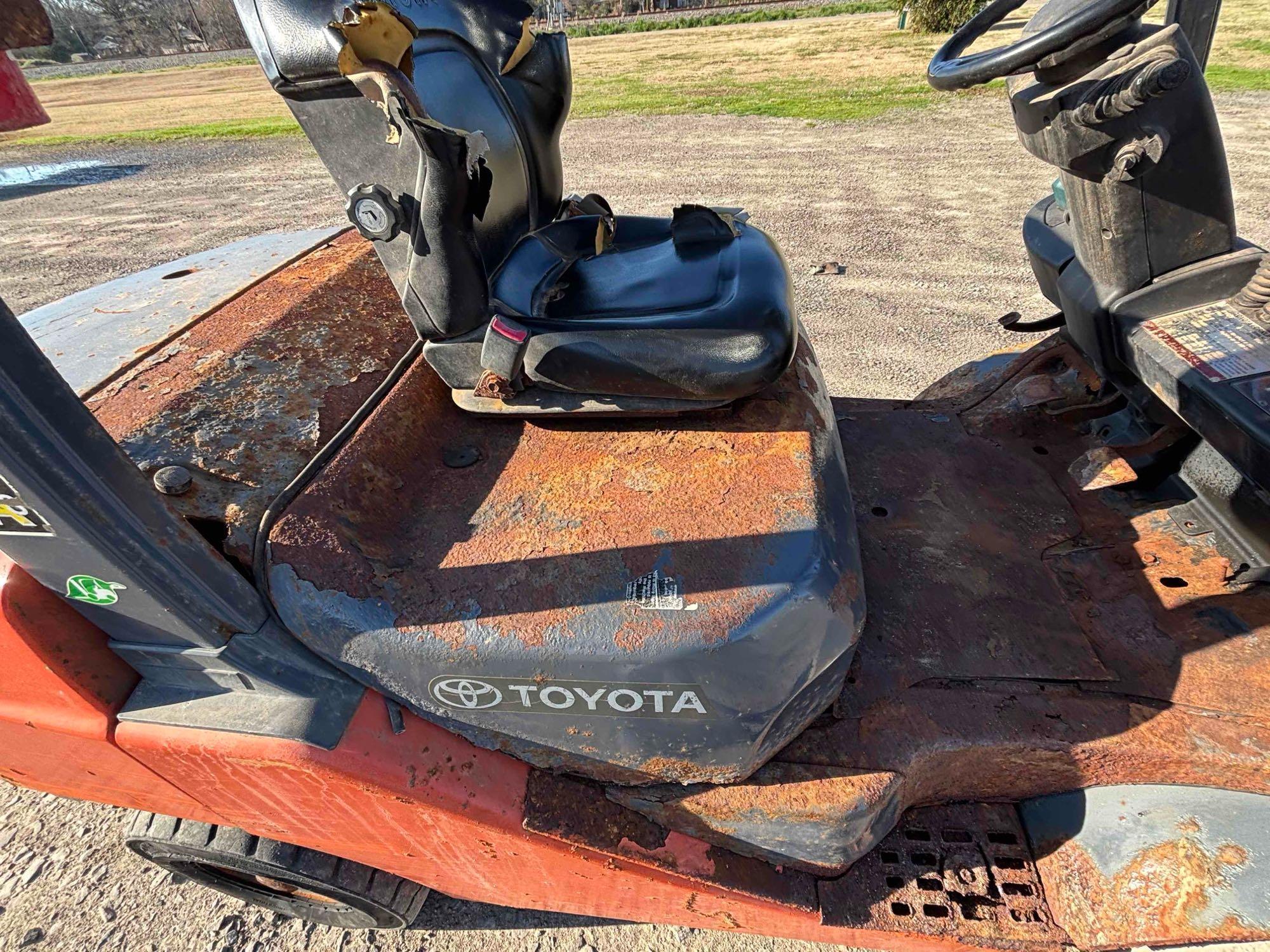 Toyota Three Stage Forklift with side shift