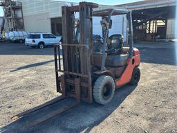 Toyota Three Stage Forklift with side shift