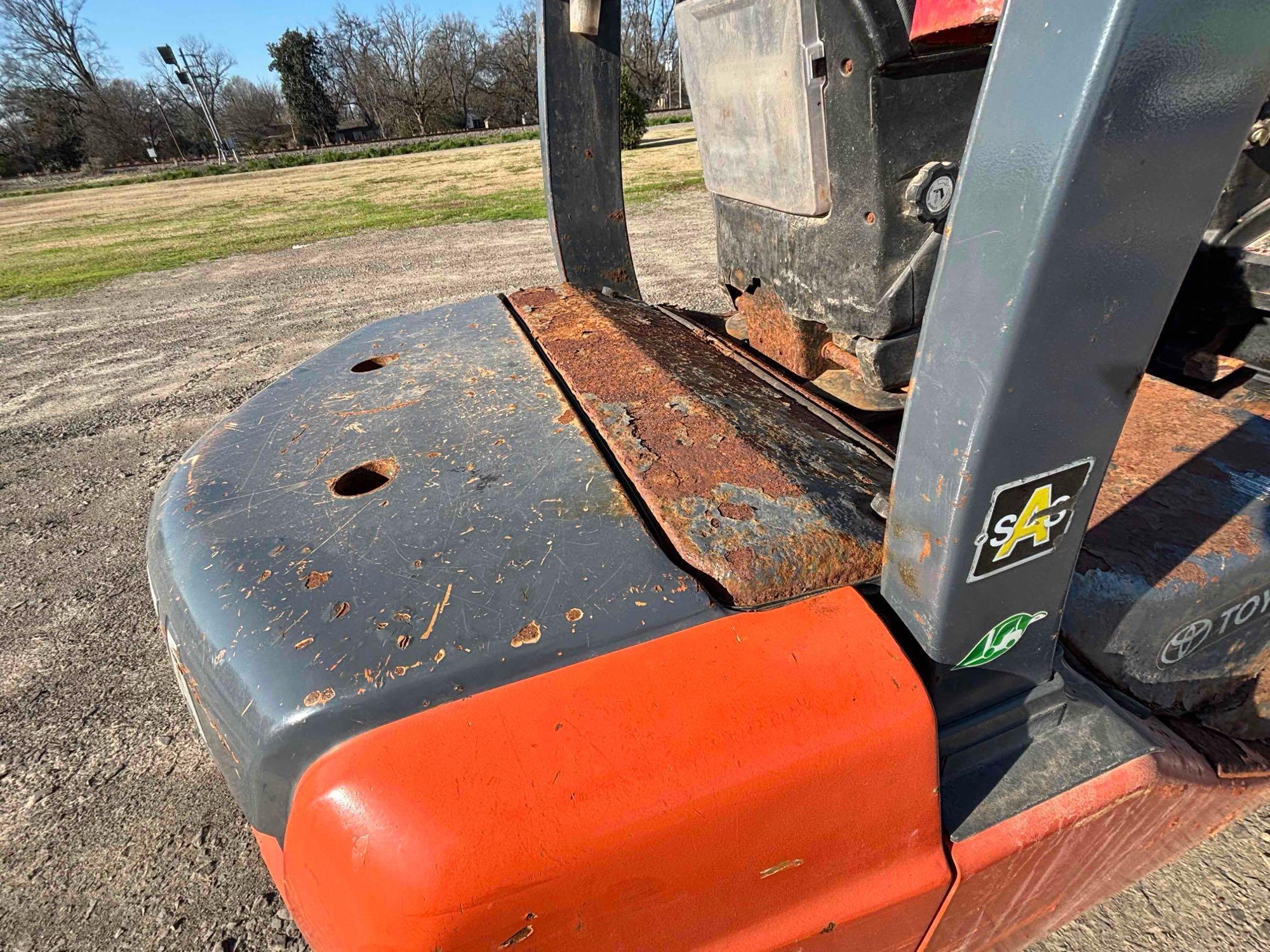 Toyota Three Stage Forklift with side shift
