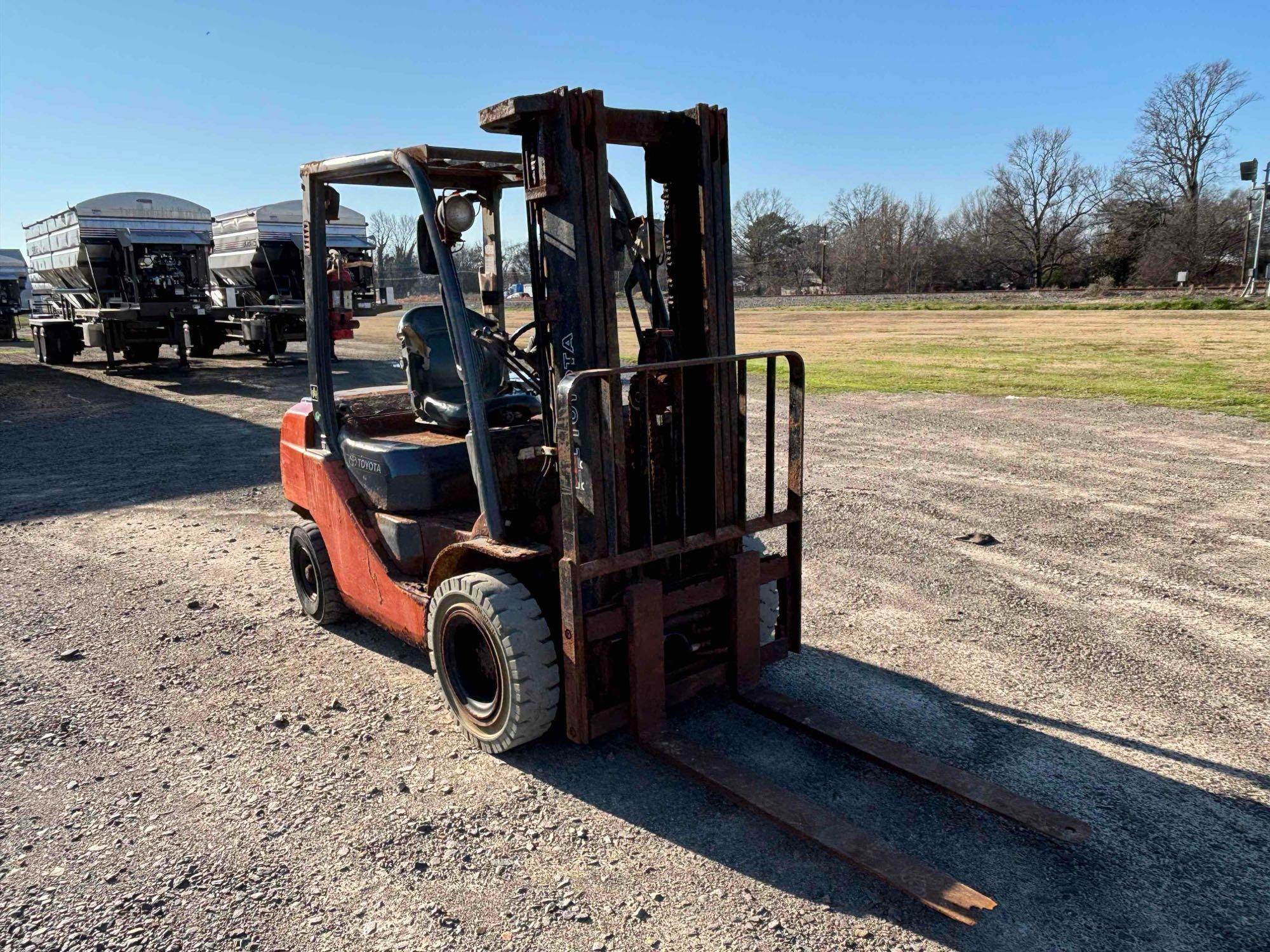 Toyota Three Stage Forklift with side shift