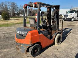 Toyota Three Stage Forklift with side shift
