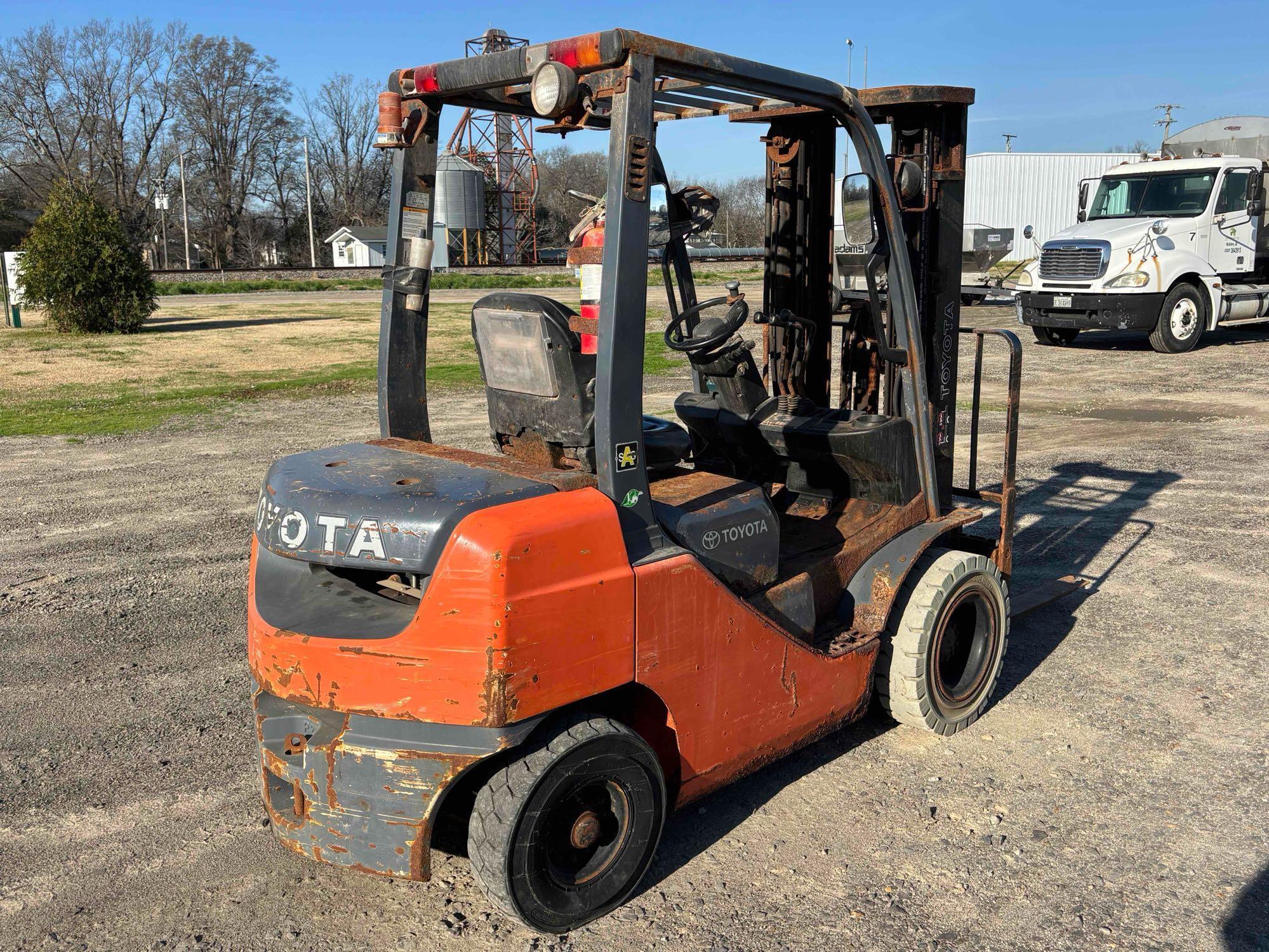 Toyota Three Stage Forklift with side shift