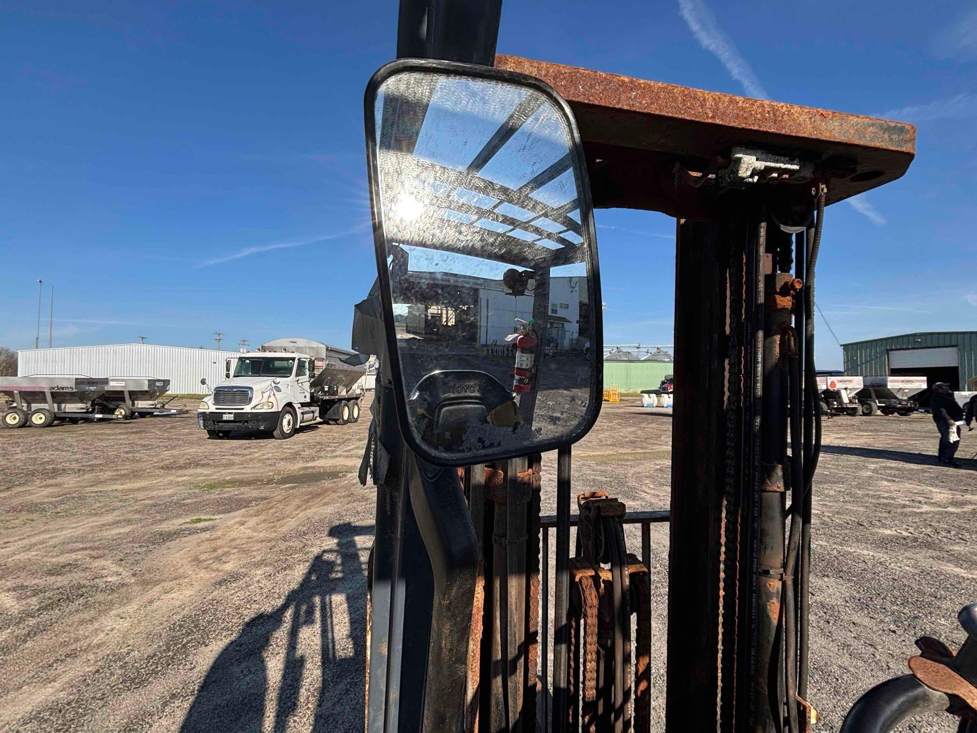 Toyota Three Stage Forklift with side shift
