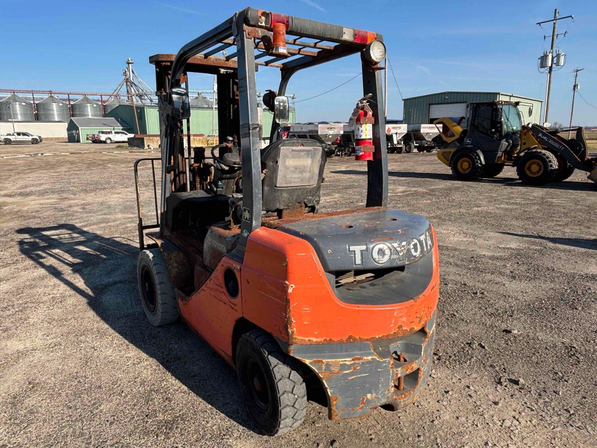 Toyota Three Stage Forklift with side shift