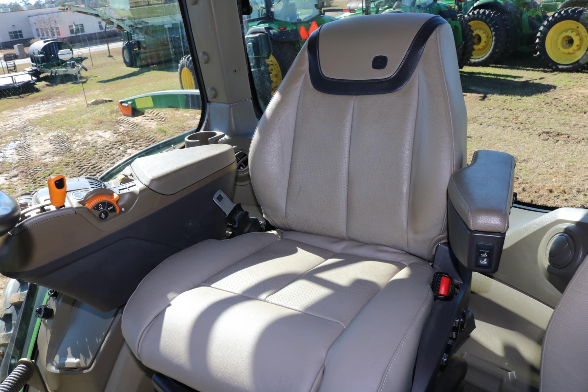 2022 John Deere 8R 370
