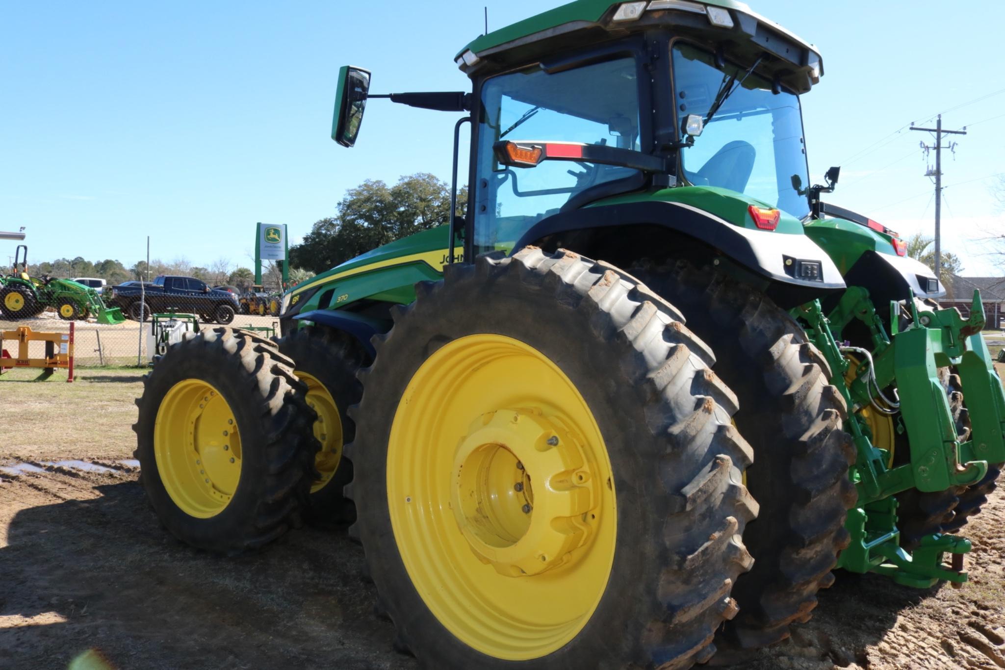 2022 John Deere 8R 370