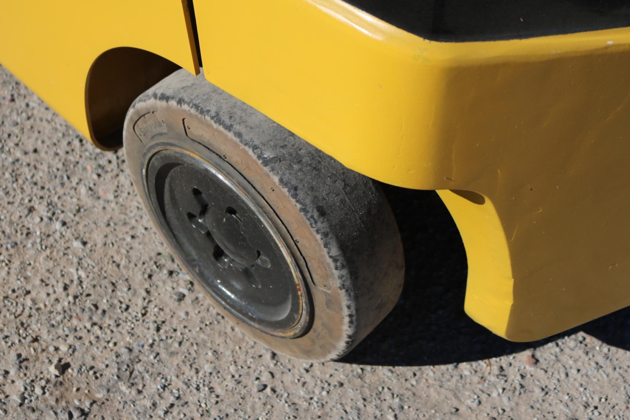 Yale 3500lbs 3 stage Forklift