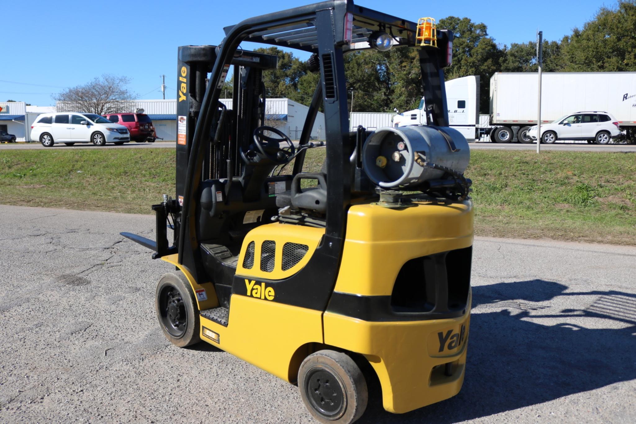Yale 3500lbs 3 stage Forklift