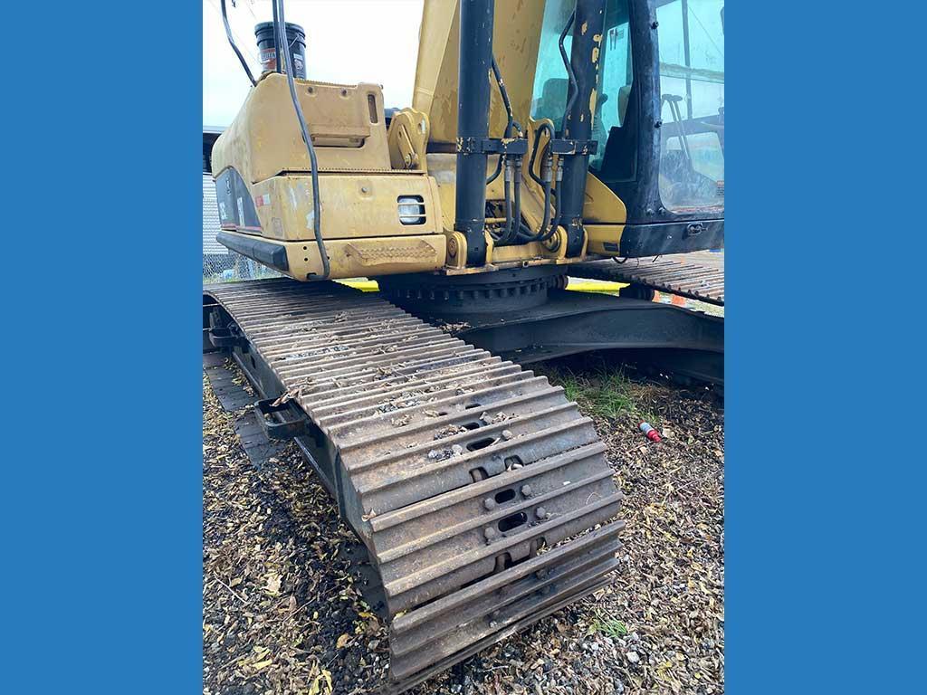 Caterpillar 325C Excavator