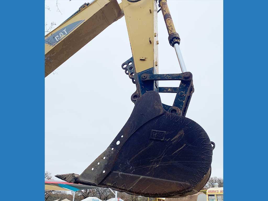 Caterpillar 325C Excavator