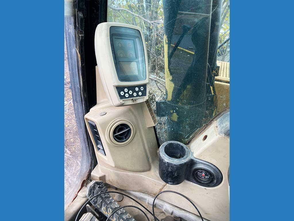 Caterpillar 325C Excavator