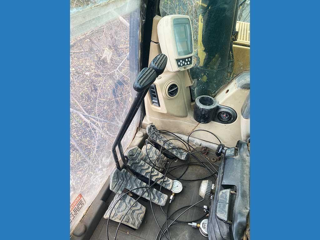 Caterpillar 325C Excavator
