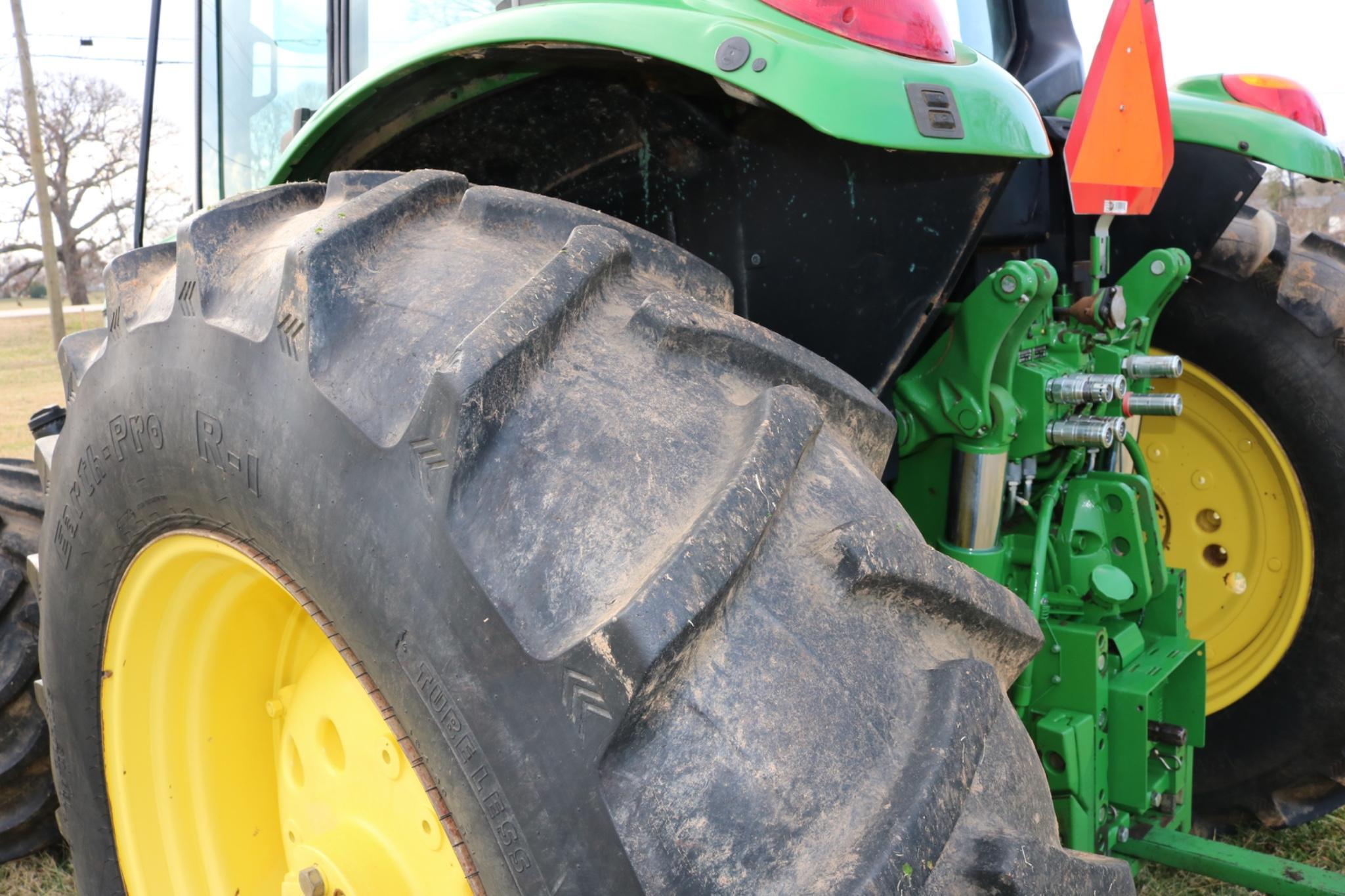 2015 John Deere 6115M