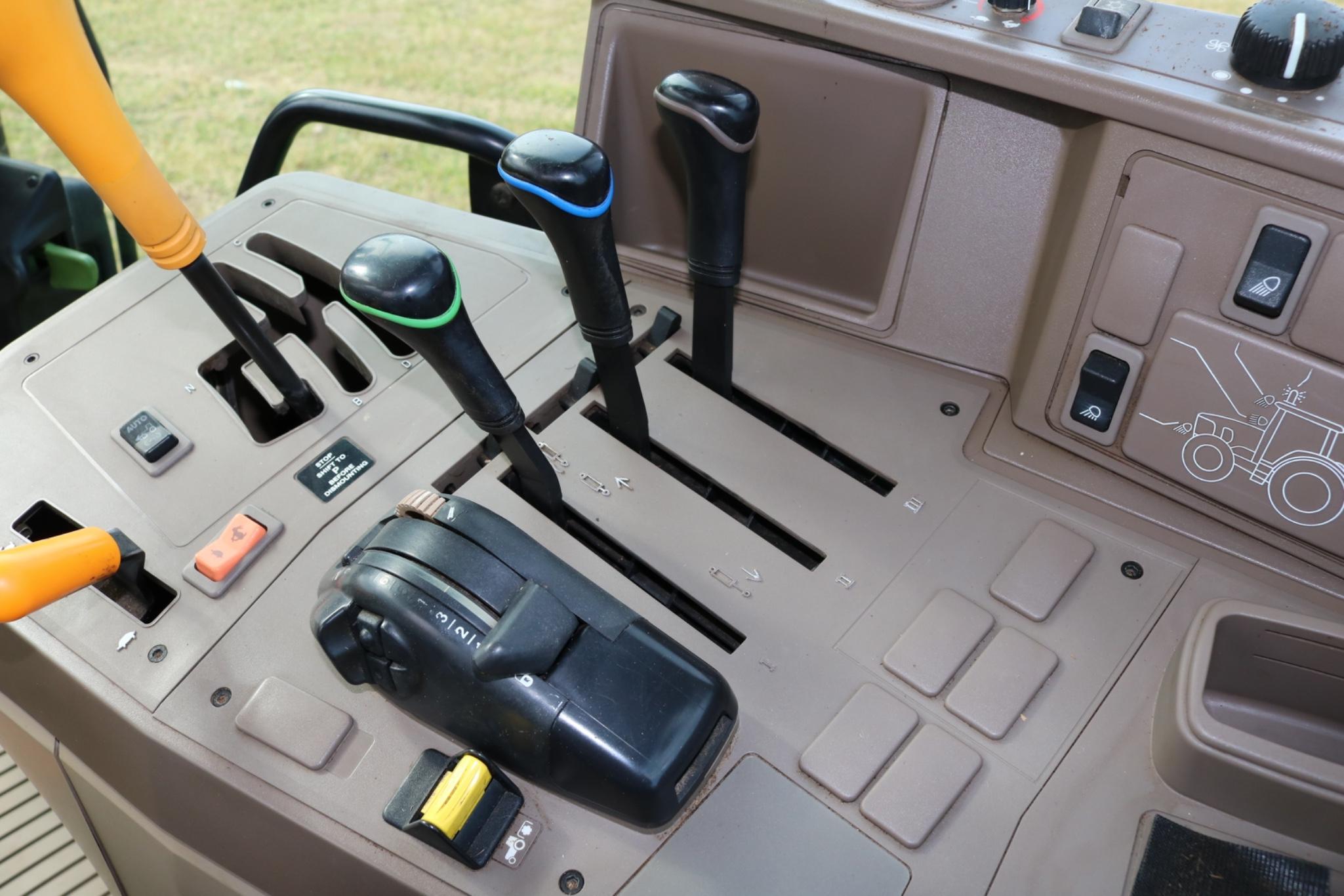 2015 John Deere 6115M