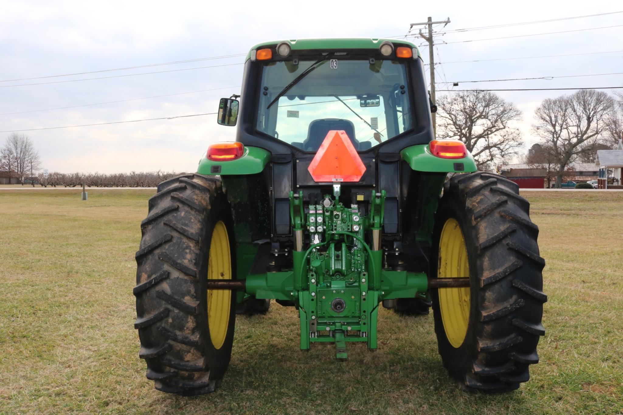 2015 John Deere 6115M