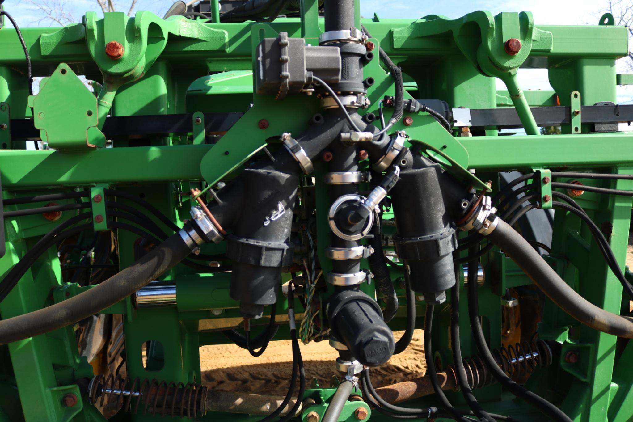 2016 John Deere R4030 Self Propelled Sprayer