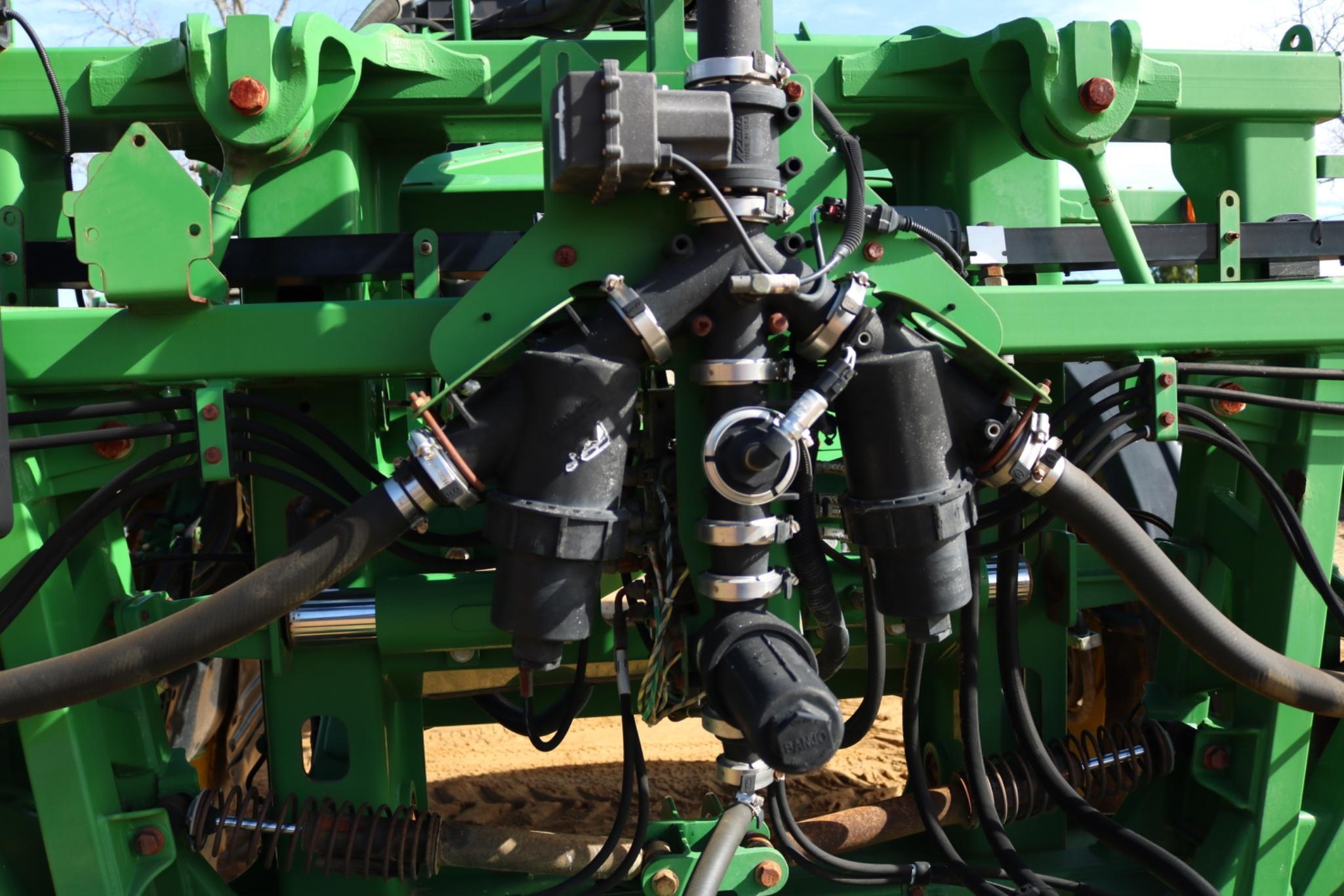 2016 John Deere R4030 Self Propelled Sprayer