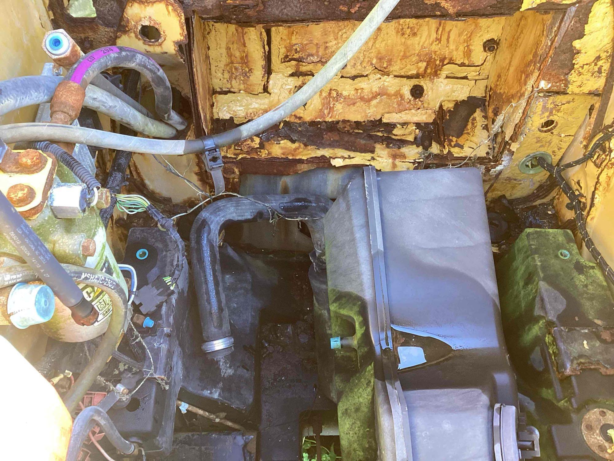 Cat 242D Skid Steer Loader - Inoperable/For Parts Only/ No Engine
