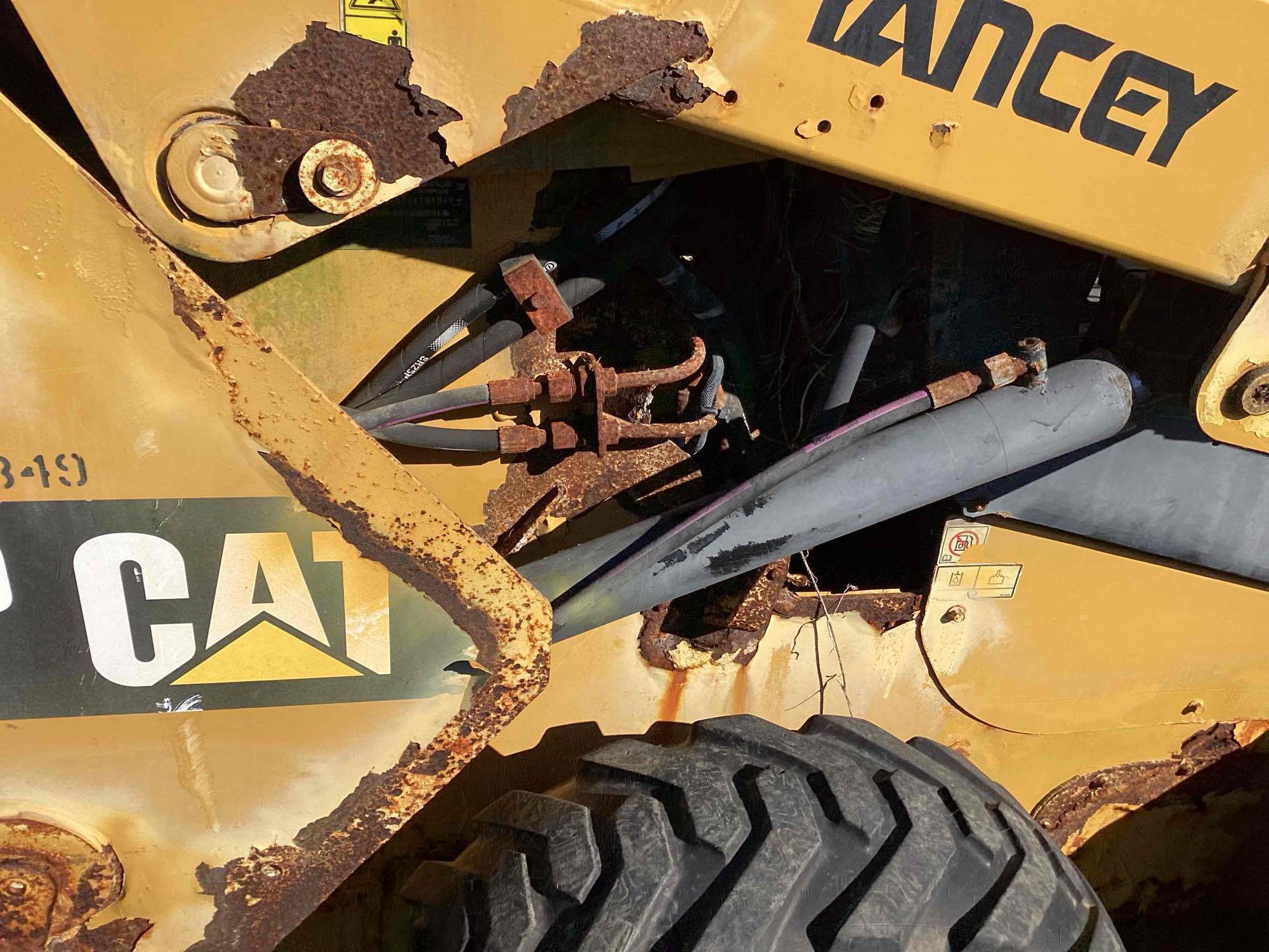 Cat 242D Skid Steer Loader - Inoperable/For Parts Only/ No Engine