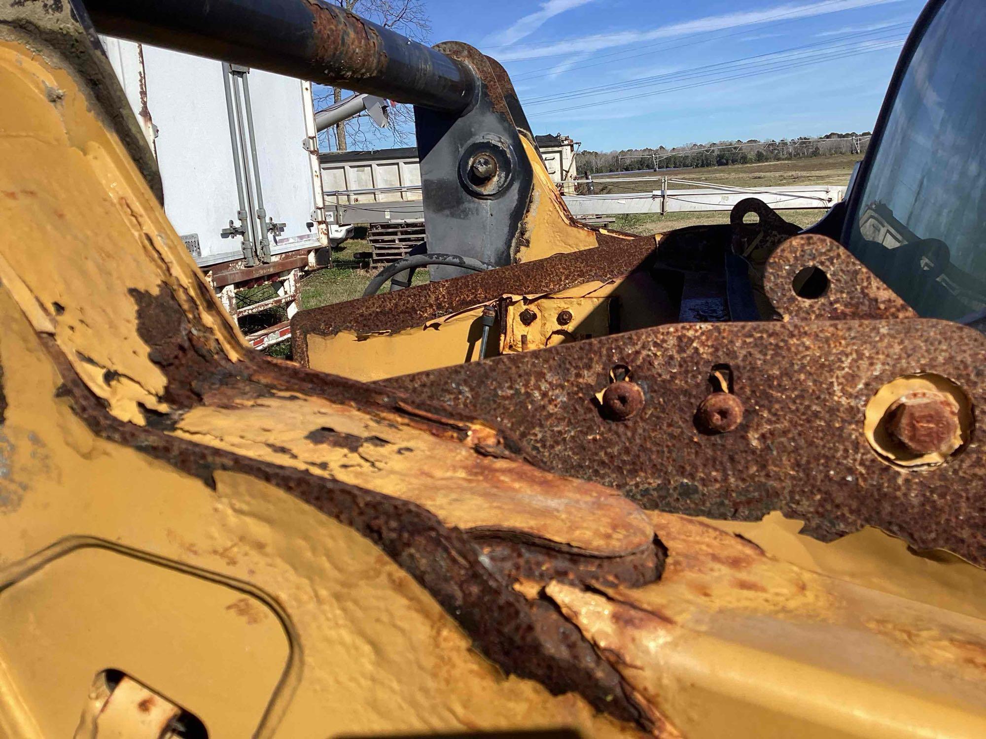 Cat 242D Skid Steer Loader - Inoperable/For Parts Only/ No Engine