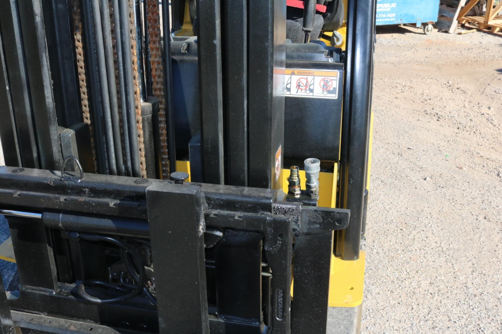 2017 Yale GLC050VX 3,500 lb LPG Forklift  Powershift, Aux Hydraulics