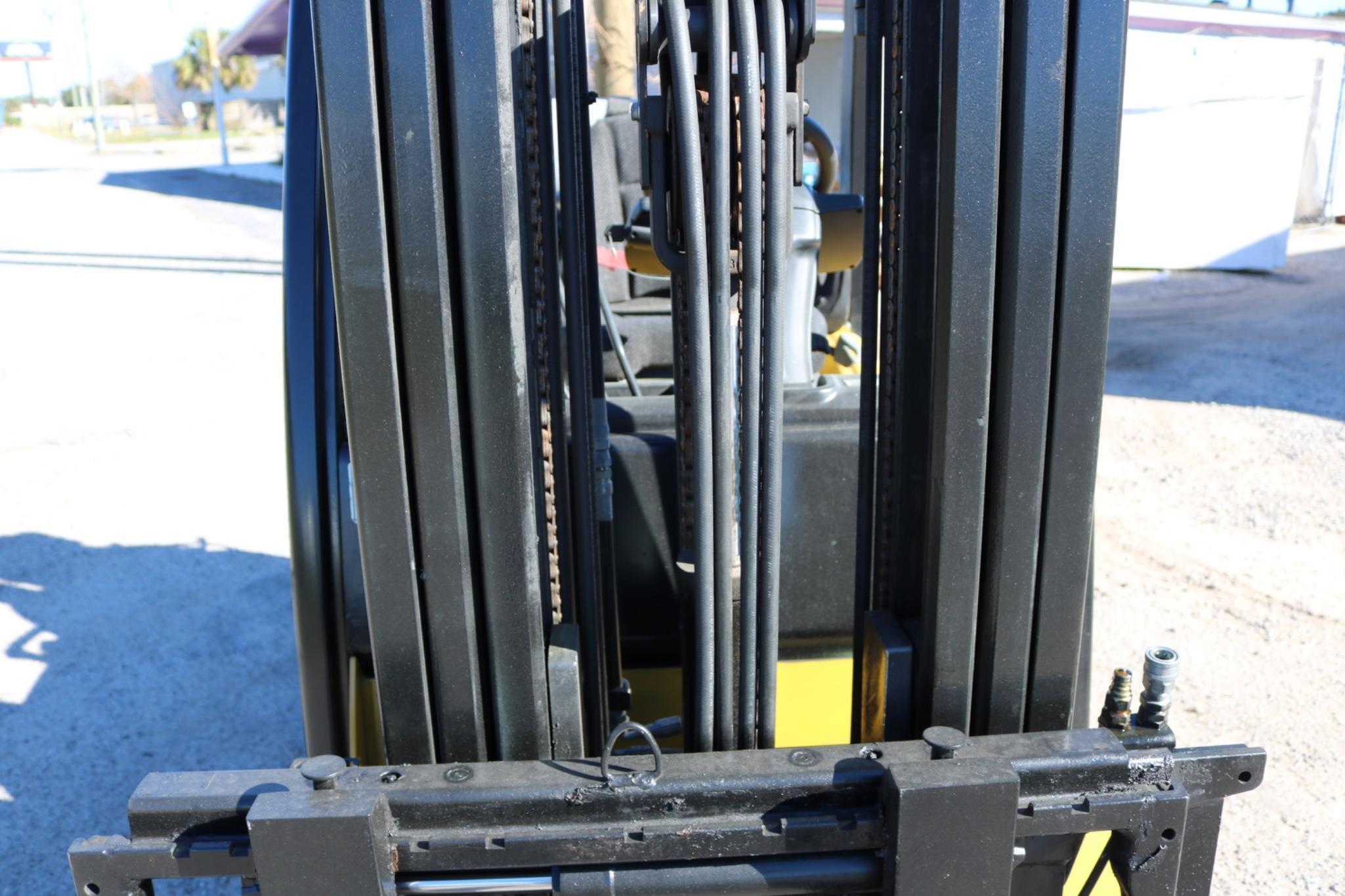 2017 Yale GLC050VX 3,500 lb LPG Forklift  Powershift, Aux Hydraulics