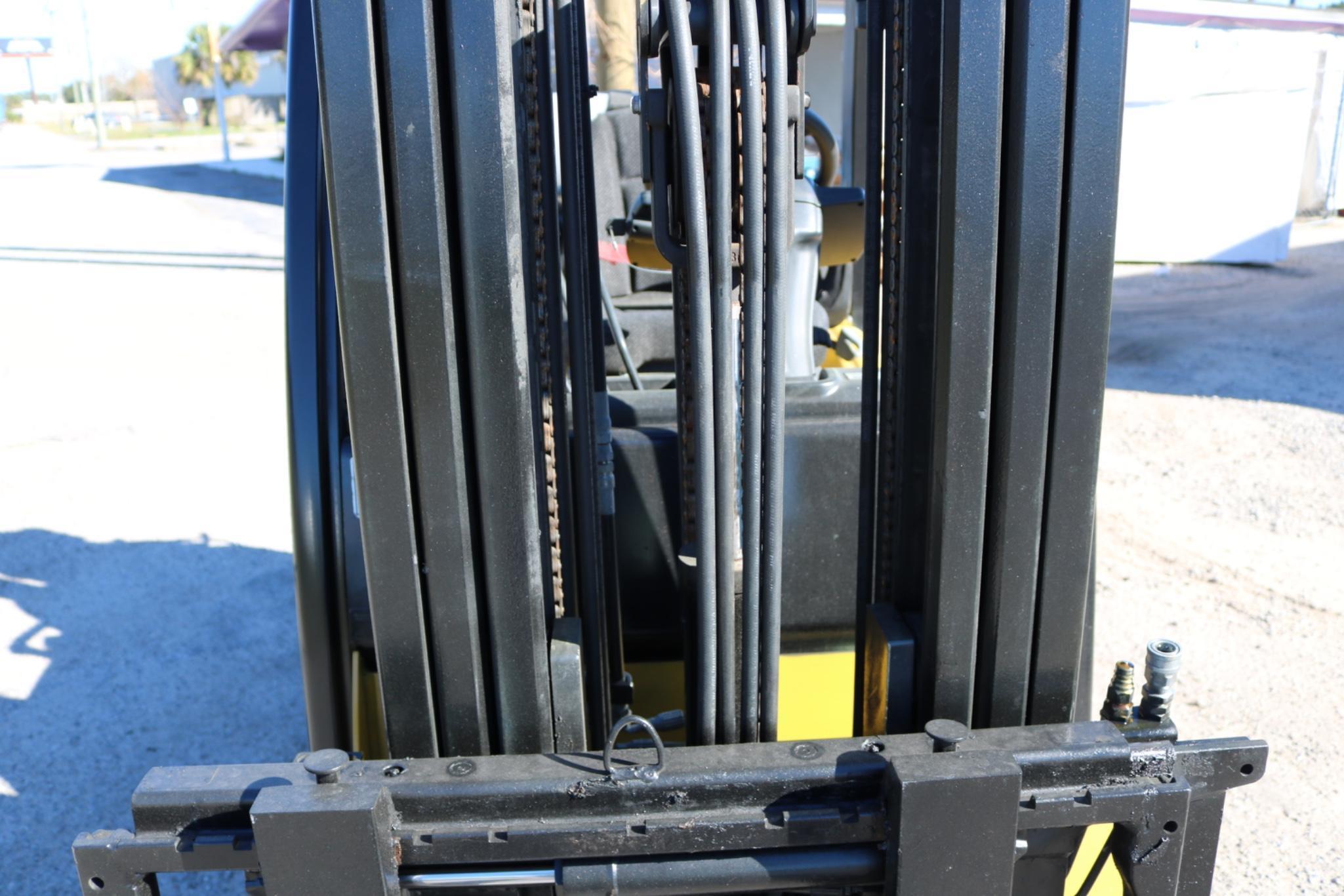 2017 Yale GLC050VX 3,500 lb LPG Forklift  Powershift, Aux Hydraulics