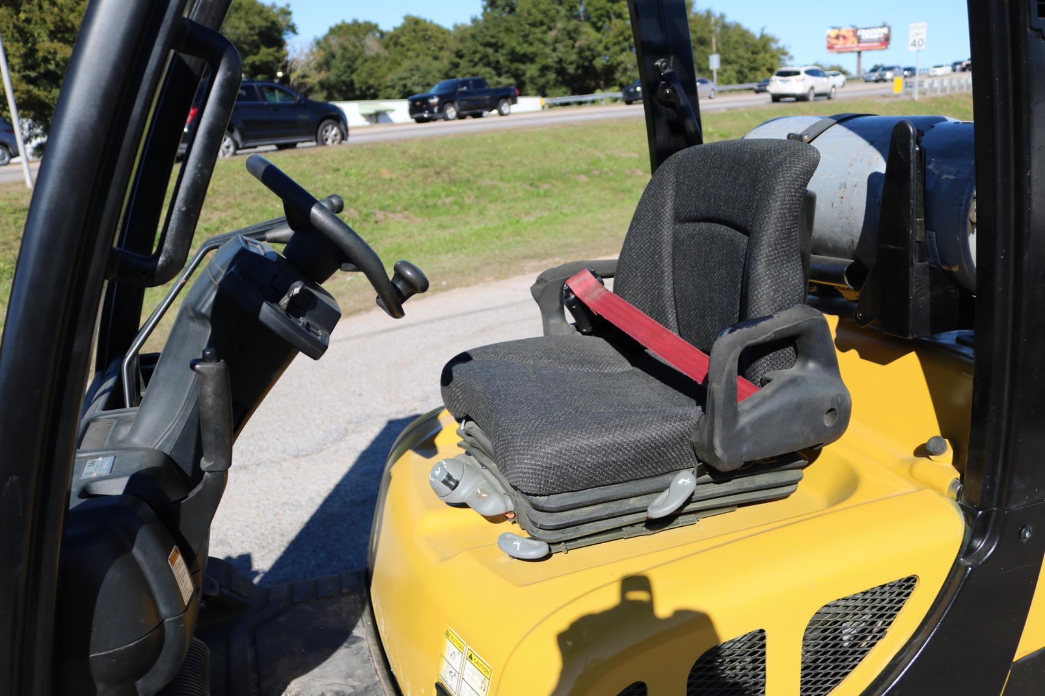 2017 Yale GLC050VX 3,500 lb LPG Forklift  Powershift, Aux Hydraulics