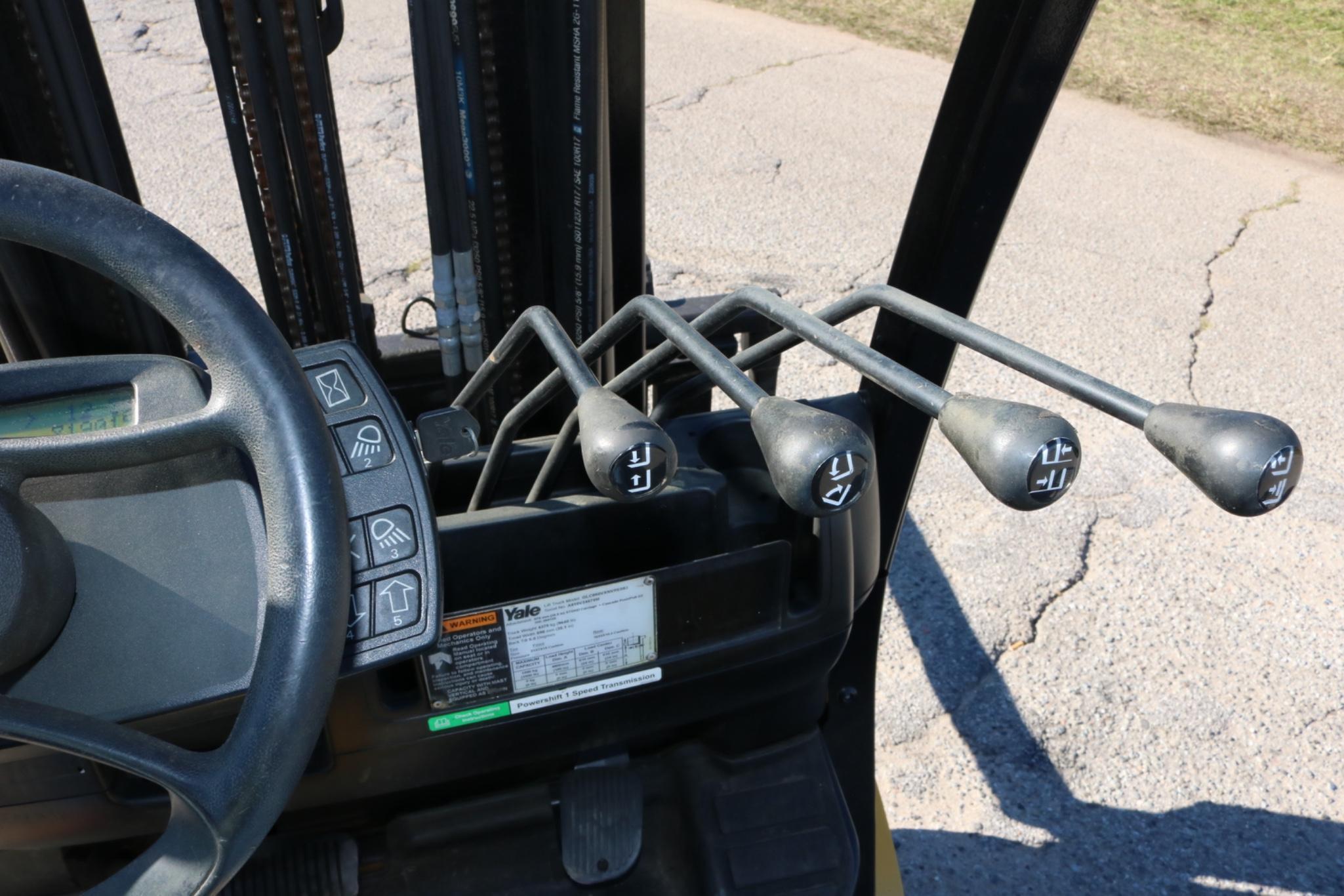 2017 Yale GLC050VX 3,500 lb LPG Forklift  Powershift, Aux Hydraulics
