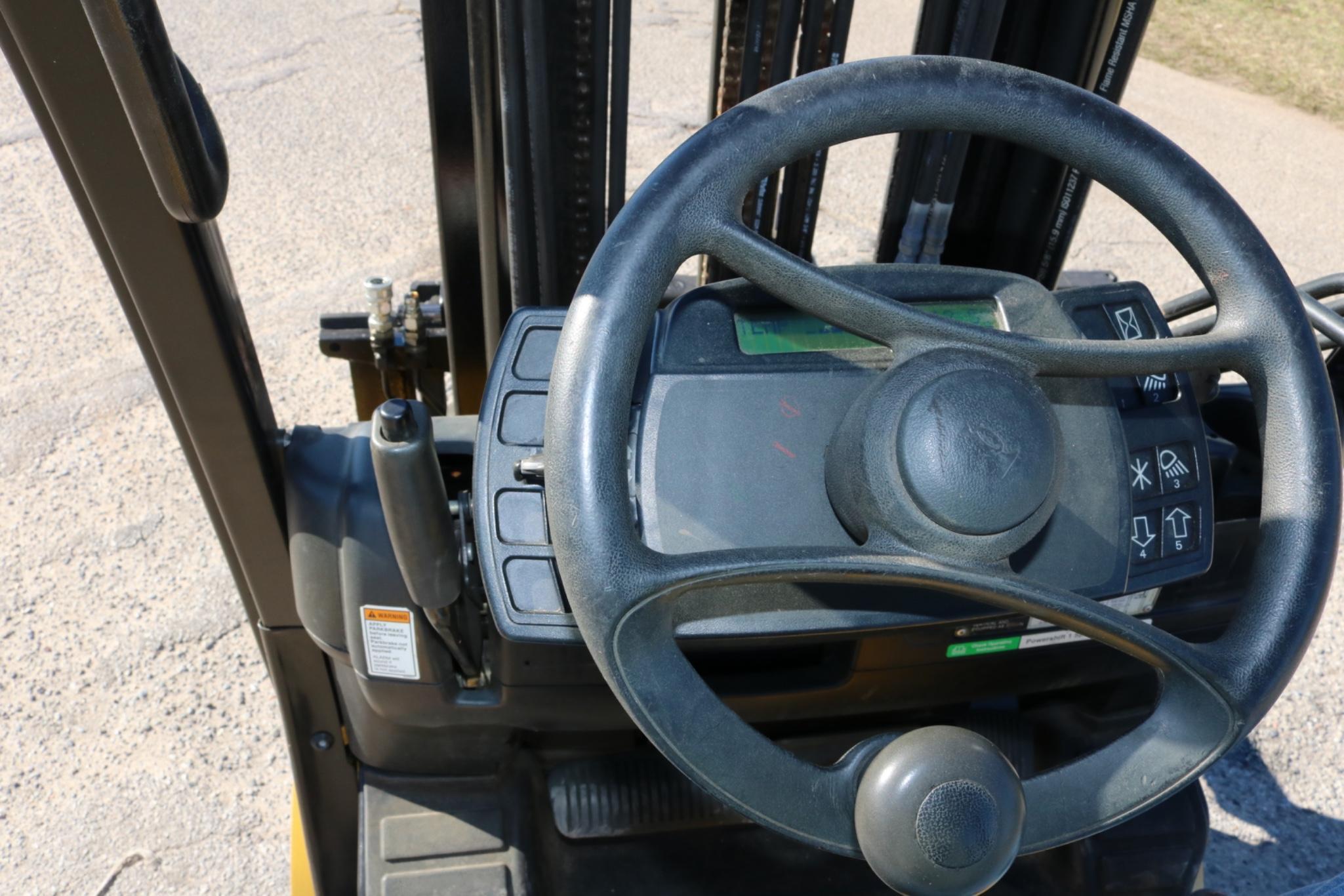 2017 Yale GLC050VX 3,500 lb LPG Forklift  Powershift, Aux Hydraulics
