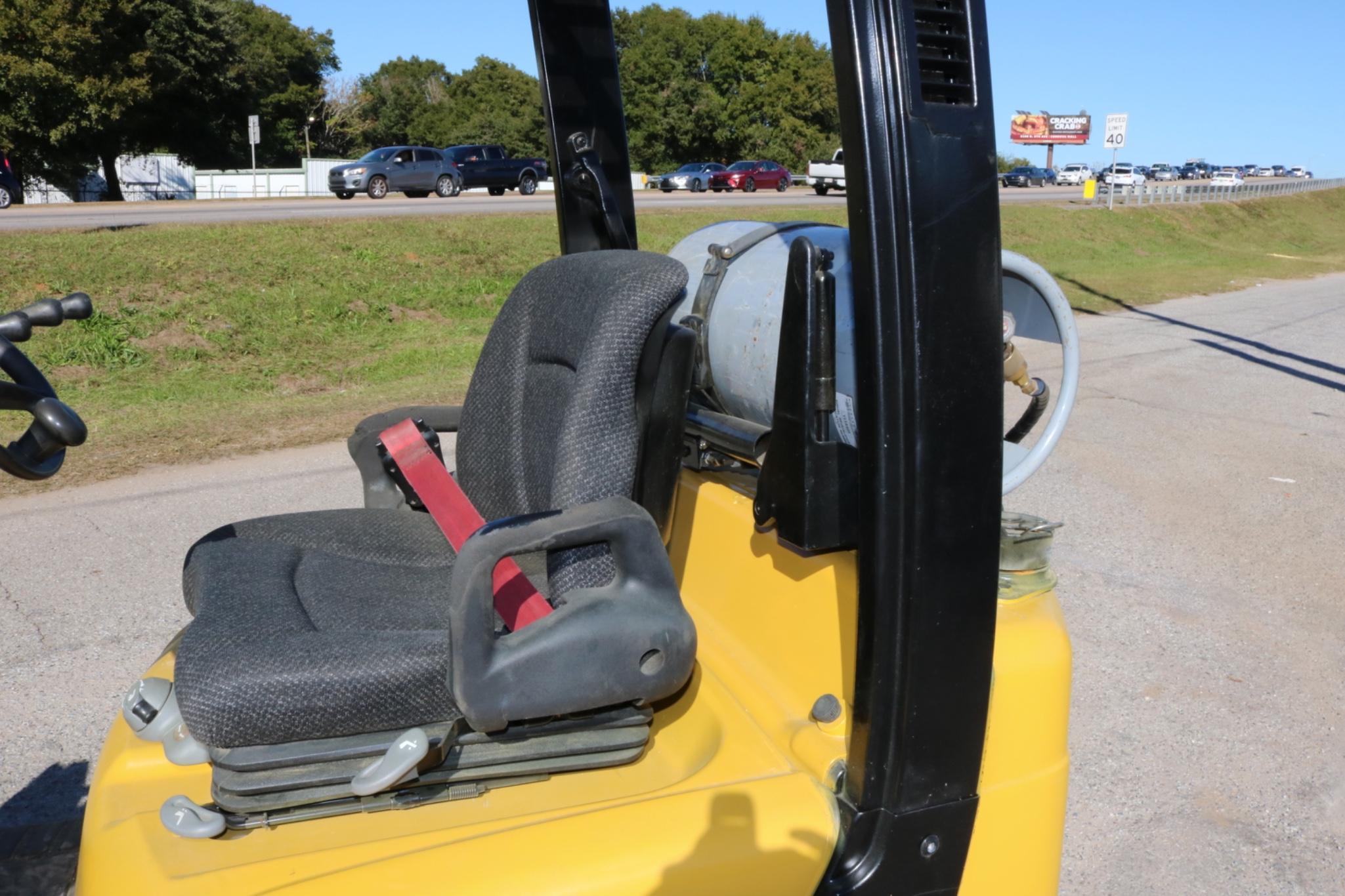 2017 Yale GLC050VX 3,500 lb LPG Forklift  Powershift, Aux Hydraulics