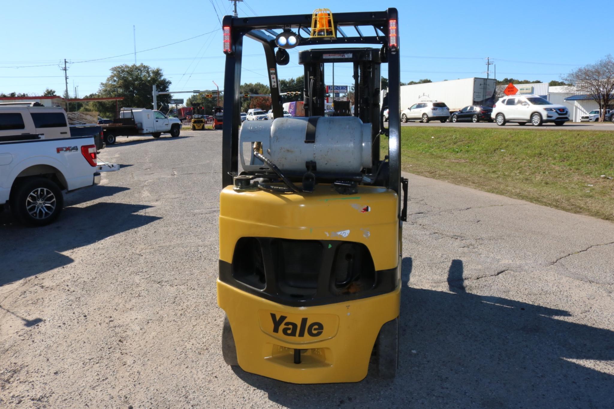 2017 Yale GLC050VX 3,500 lb LPG Forklift  Powershift, Aux Hydraulics