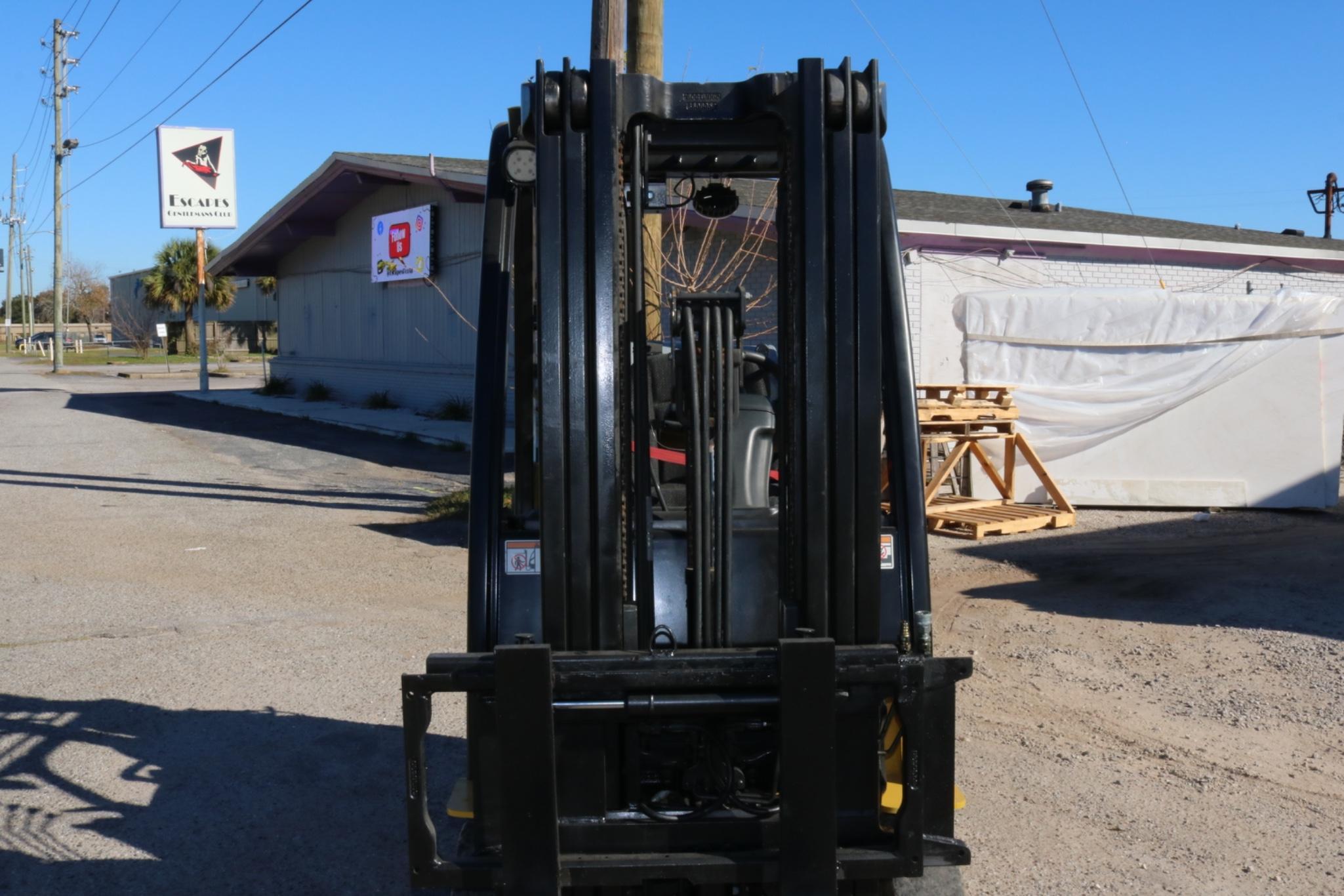 2017 Yale GLC050VX 3,500 lb LPG Forklift  Powershift, Aux Hydraulics