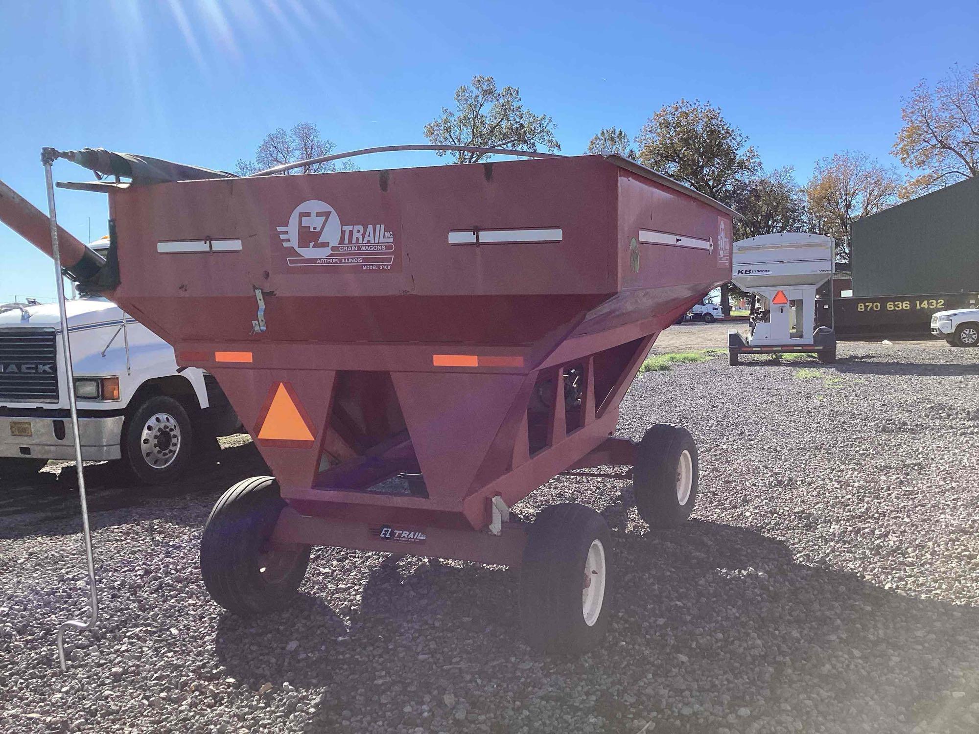 E-Z Trail 3400 Gravity Wagon with Honda EX27 9HP Gas Engine