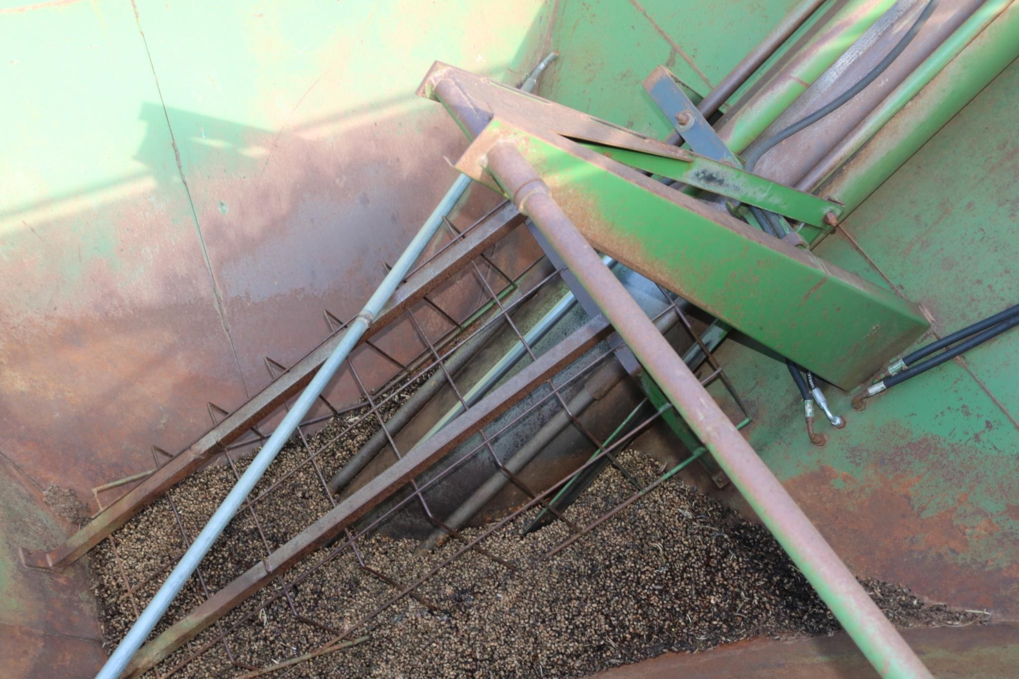 Brent 420 Grain Cart  420 Bushel Capacity  540 PTO  Field-Ready