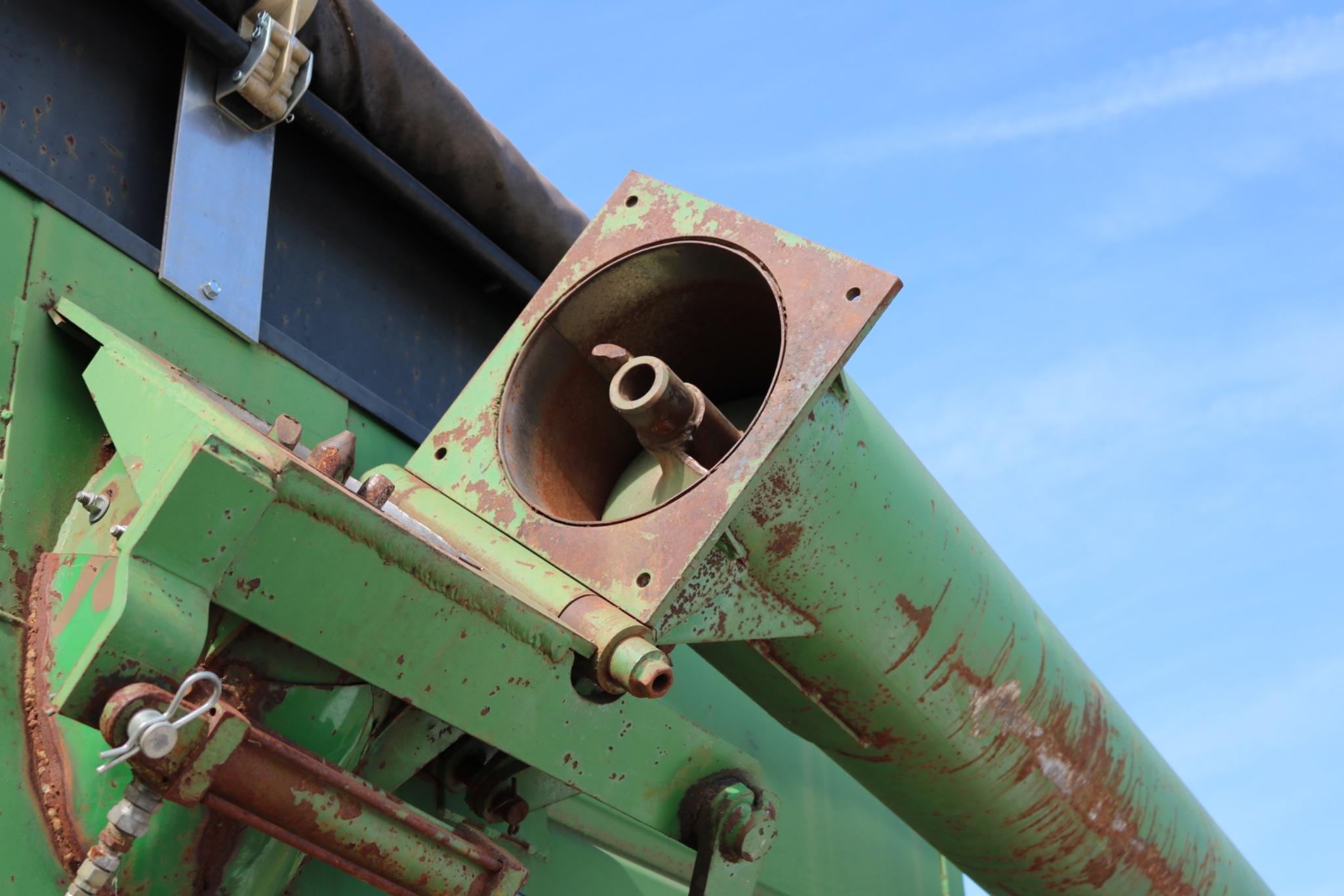 Brent 420 Grain Cart  420 Bushel Capacity  540 PTO  Field-Ready