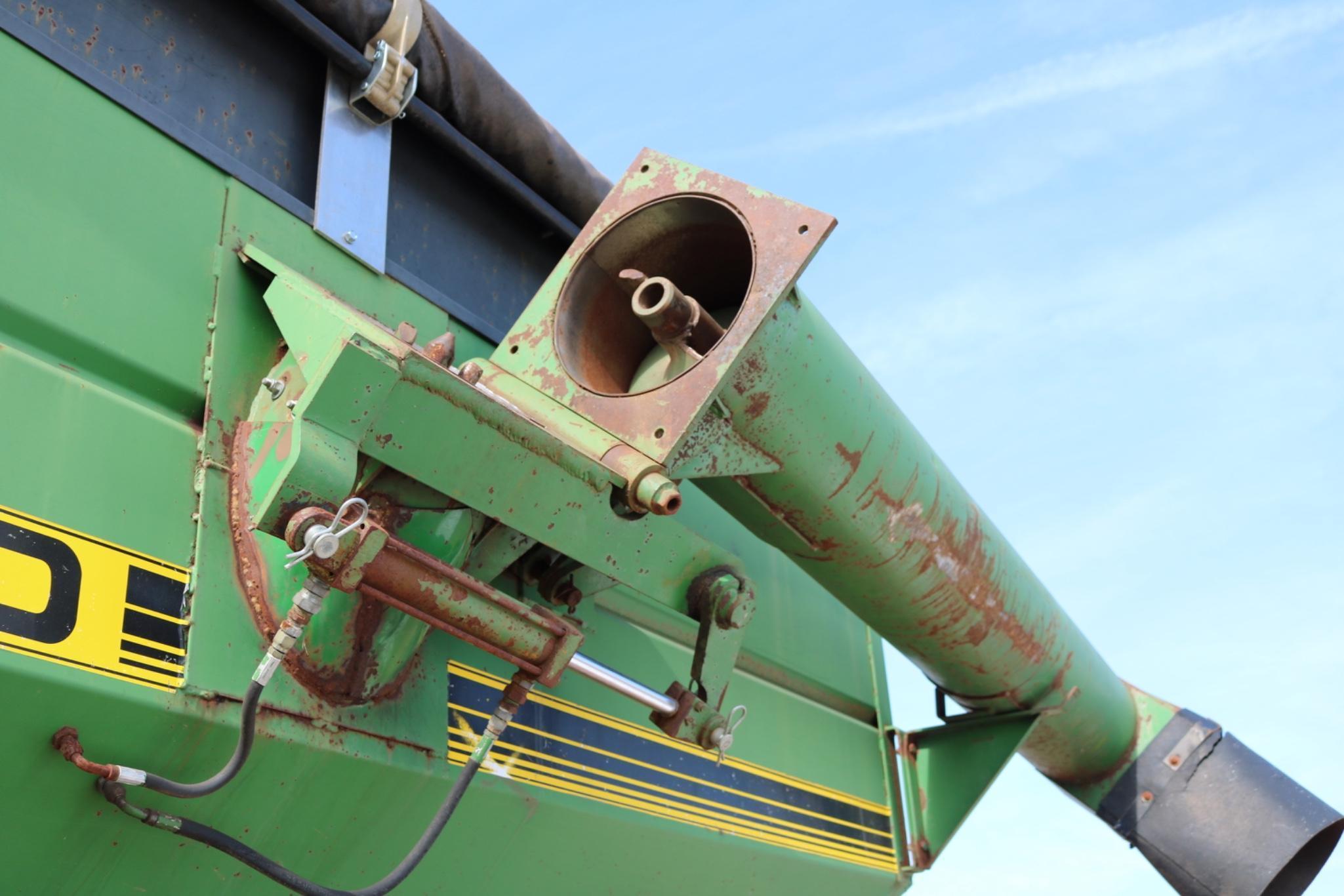 Brent 420 Grain Cart  420 Bushel Capacity  540 PTO  Field-Ready