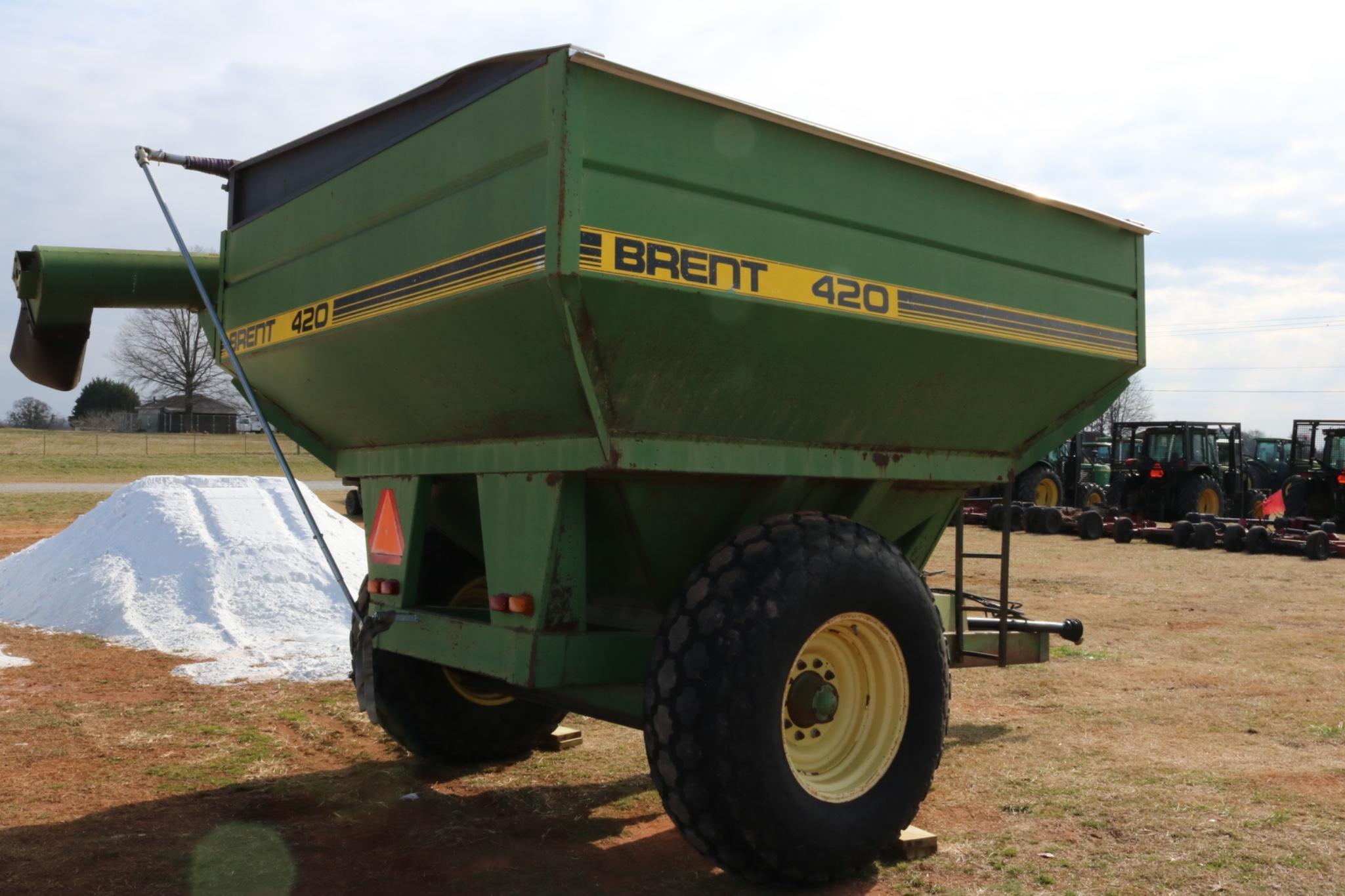 Brent 420 Grain Cart  420 Bushel Capacity  540 PTO  Field-Ready